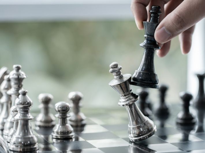 حين يُخفق العميد… تدفع الكلية الثمن.. من أقوى الكليات الى أفشلها .